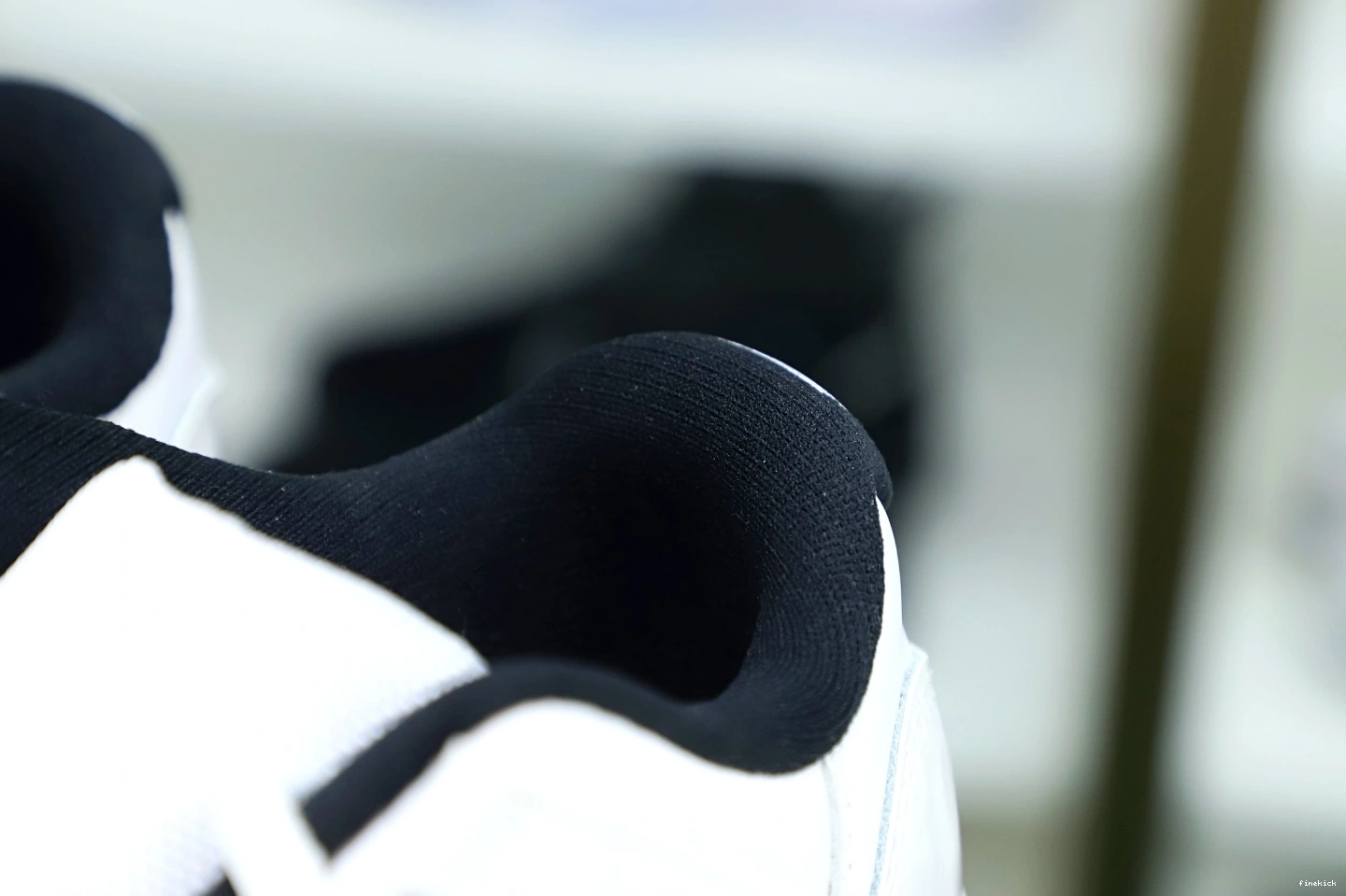 LOW JORDAN LEGEND AIR 11 BLUE RETRO 1014